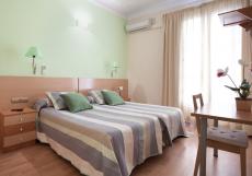 twin bedroom/ private bathroom