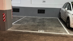 Parking coche y moto viladomat 86 sotano 2 plaza 26 Medidas 4,55 x 300 (alto techo 2,00)