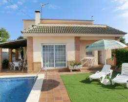 Bonita casa con piscina en Blanes