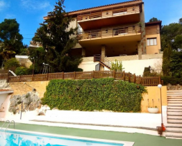 Magnífica villa con piscina y 5 habitaciones cerca de Barcelona