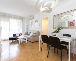 4 bedroom apartment in Camp Nou (between Badal and Les Corts)