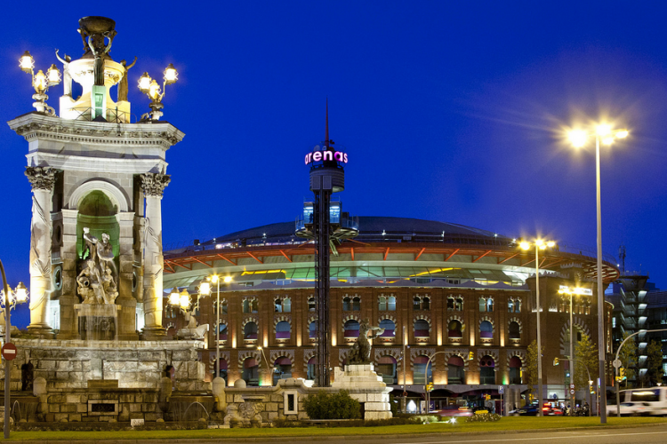 Las Arenas, the former bullfight arena, is today a great shopping center, and is just a short walk from the apartment.