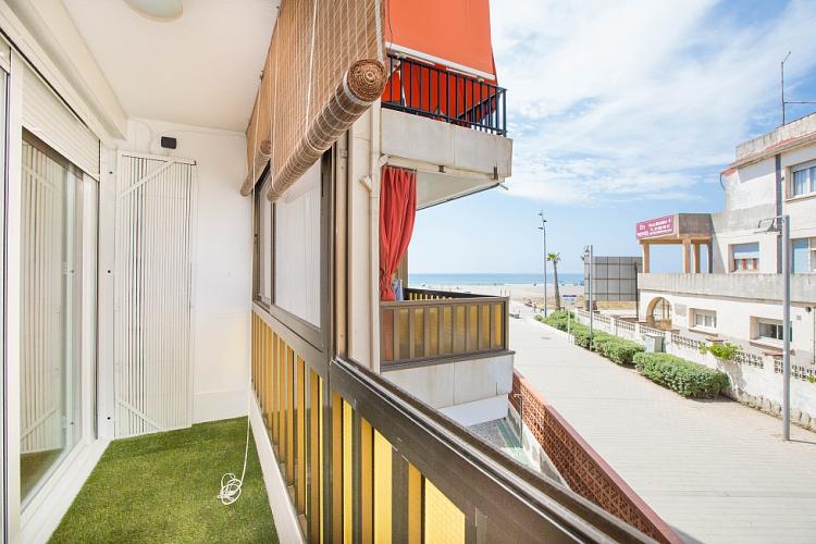 Alquiler de apartamento con balcon y vista al mar por meses