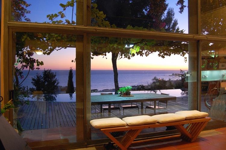 Espectacular casa con piscina en Sitges por 16 personas.