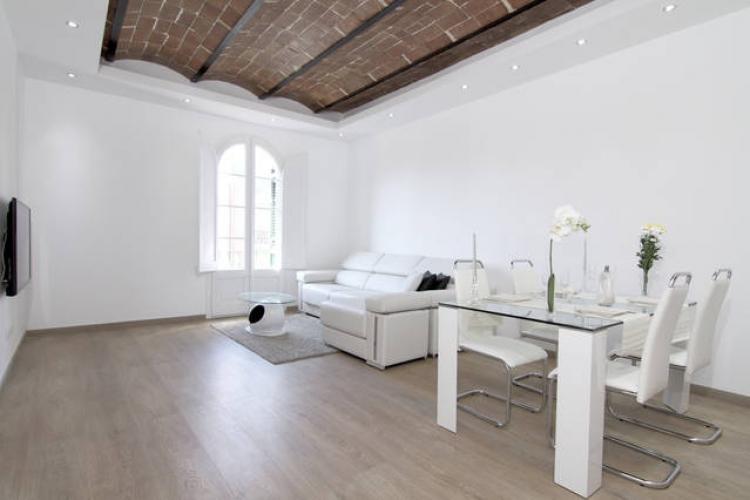 Amazing clean open space, located close to the center and next to Sagrada Familia