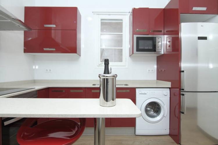 The breakfast bar can be used, insted of the dining area integrated in the living room