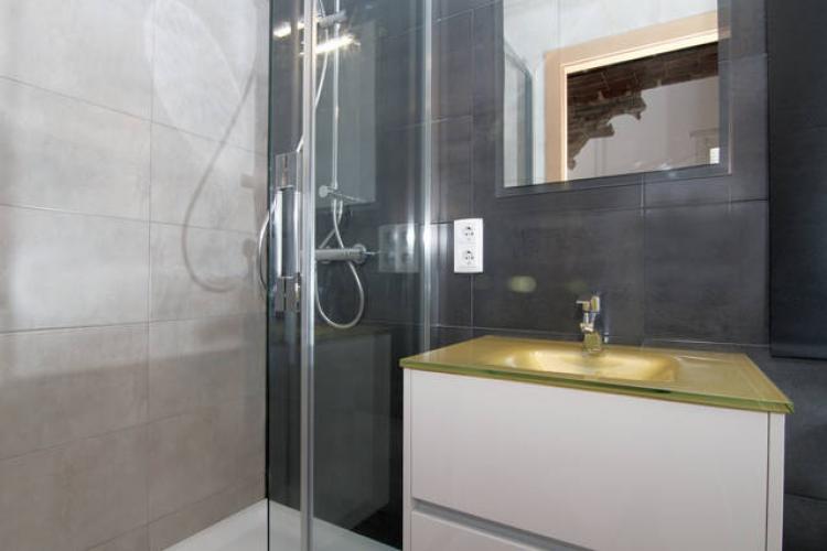 New and fresh bathroom space