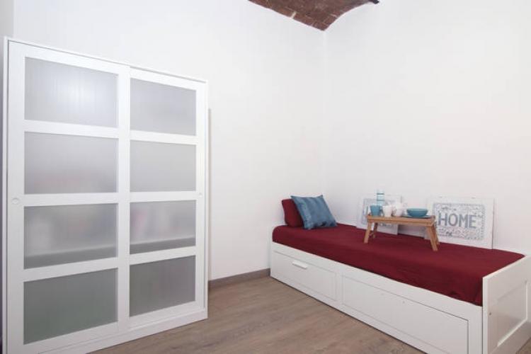 This trundle bed offers a space for another 2 guests