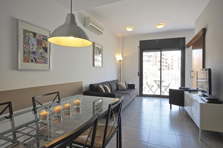 Simple but very cozy decor, makes this apartment perfect for your short stay in Barcelona