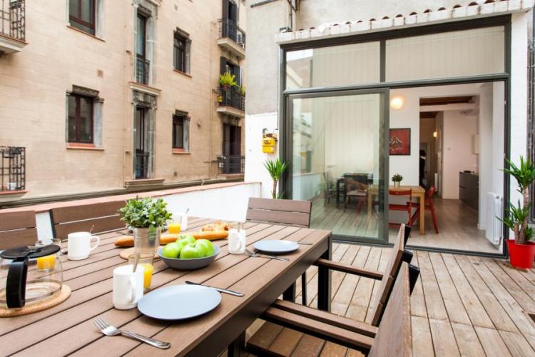 Bonito piso con terraza, en Barcelona.