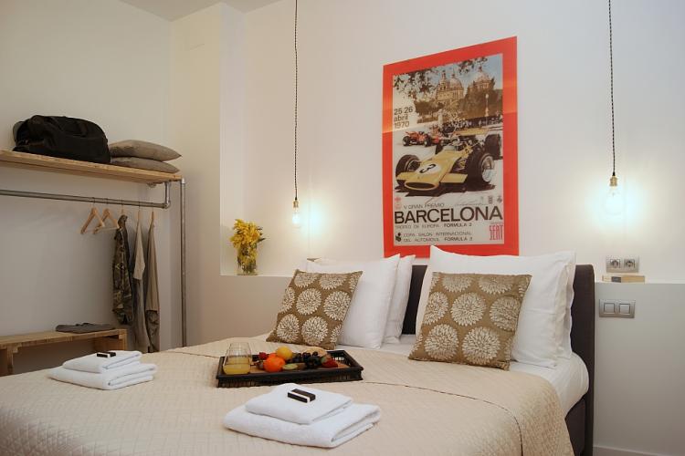 Bello piso con habitacion para alquiler en Barcelona.