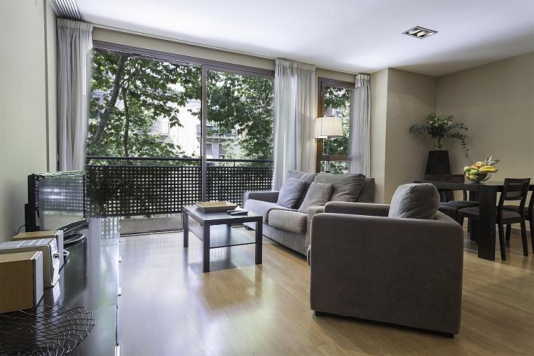 Piso para alquiler con balcón y WiFi, cerca Estadio del FC Barcelona