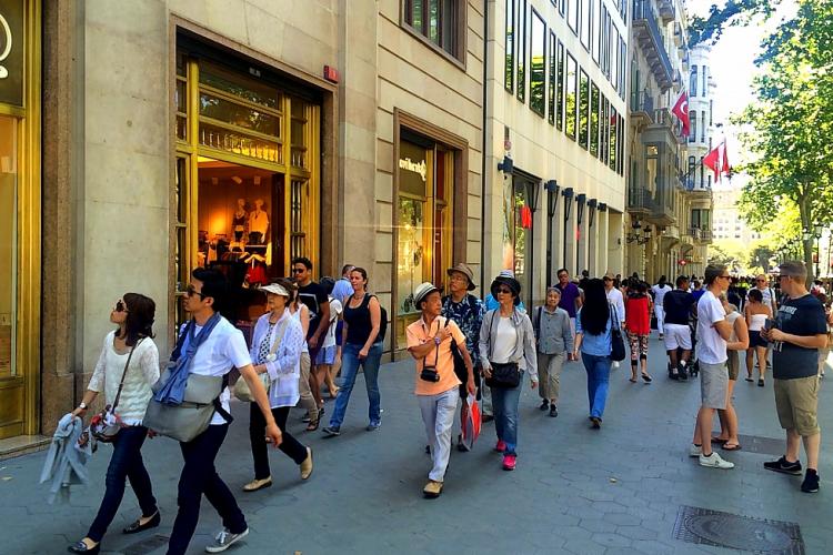 Close to the apartment, there is one of the longest shopping street in Europe called Creu Corberta.