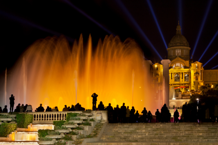For a night of guaranteed romance visit the Font Màgica de Montjuïc, a fountain that lights up with vibrant colors in the night.