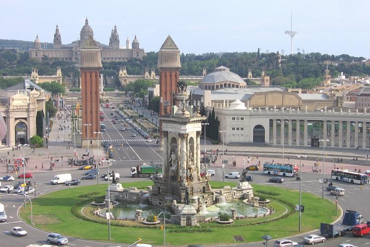 Plaza Espana, one of the city´s most important central plazas, is just a short walk away.