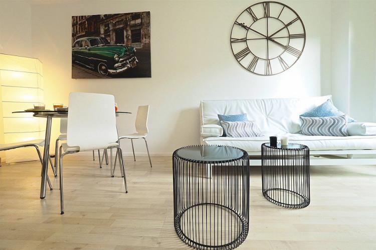 In front of the sofa you will find two coffee tables with a stylish metal bird cage design.