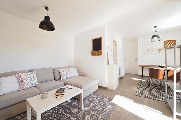 The apartment comes with a soothing combination of beige, brown and white tones.
