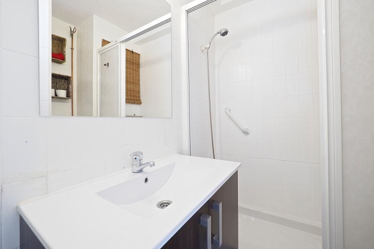 Bathroom with a polished, bright white interior.