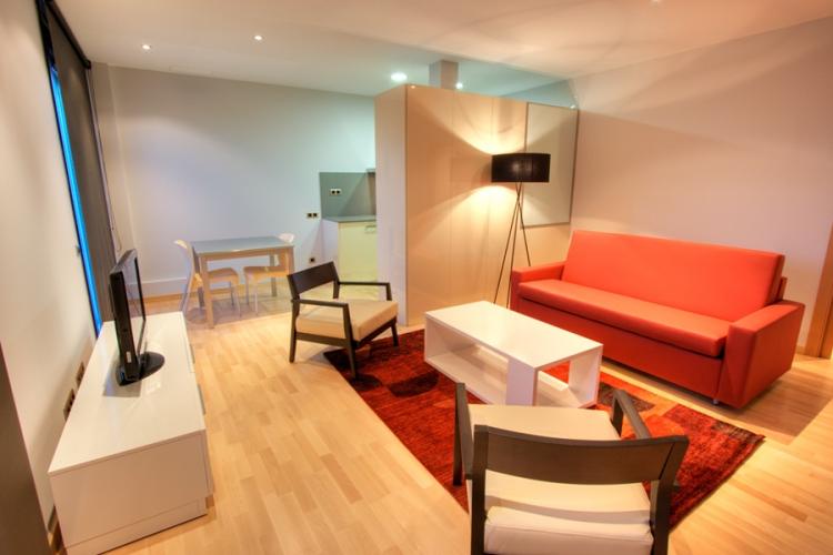 Sunny attic for rent with terrace for lease in Barcelona