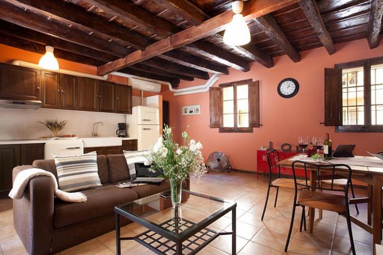 Rustic rental apartment for couples in Born, Barcelona