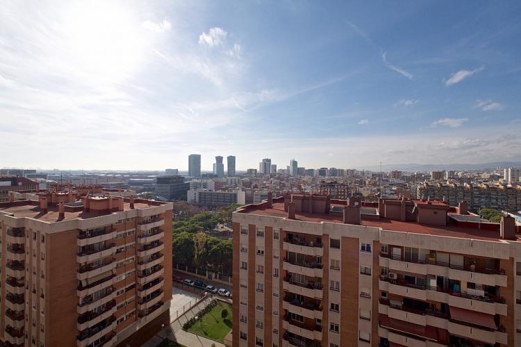 Enjoy views of Barcelona´s unique modern architecture from the balcony.