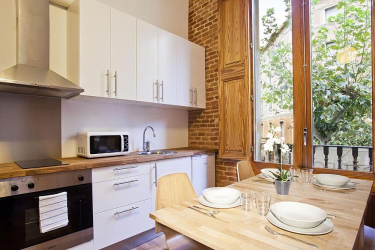 Fully equiped kitchen in a nice flat, center of Barcelona.